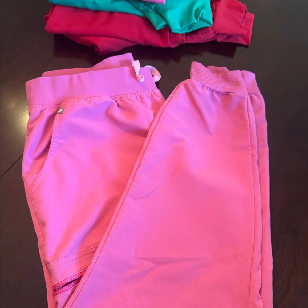 Figs Women's Pink Figs Set - Picture 2 of 9